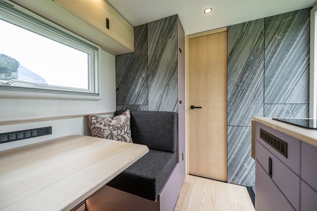 Schieferwand bringt Charme in Innenleben vom Iveco Daily 4x4